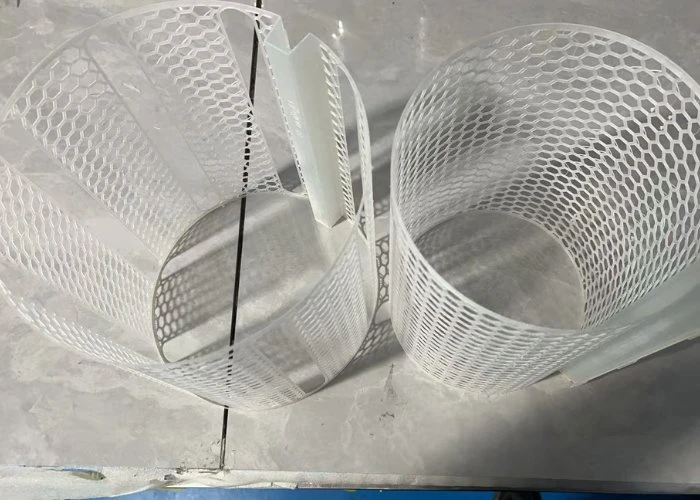 How to Decide Between polyethylene (PE) and polypropylene (PP)  for Plastic Prototyping?