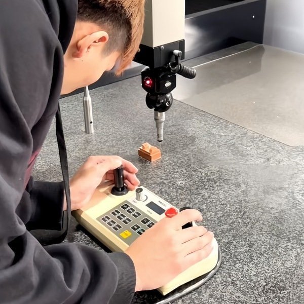 three dimensional measurement of orange pom part
