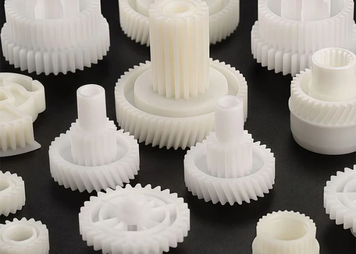 White POM plastic gears used for precision mechanical parts and CNC machining
