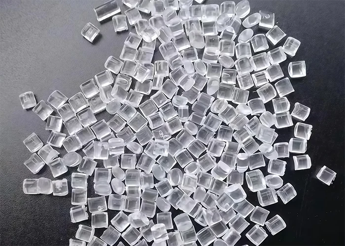 Clear polycarbonate plastic pellets used for molding and plastic part manufacturing